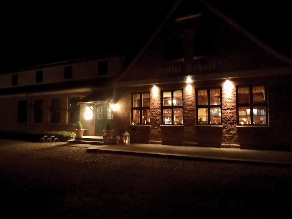 Pension & Restaurant "Alte Schule" Kluis Buitenkant foto