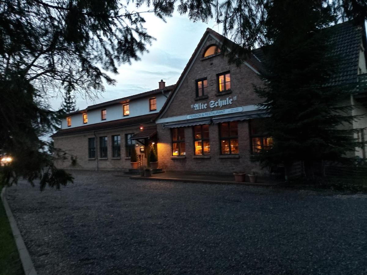 Pension & Restaurant "Alte Schule" Kluis Buitenkant foto