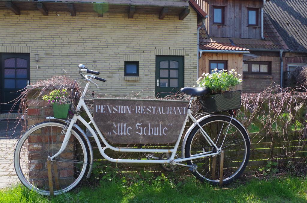 Pension & Restaurant "Alte Schule" Kluis Buitenkant foto
