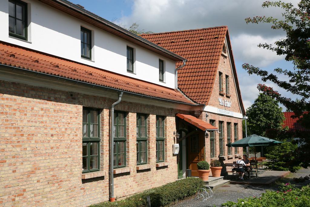 Pension & Restaurant "Alte Schule" Kluis Buitenkant foto