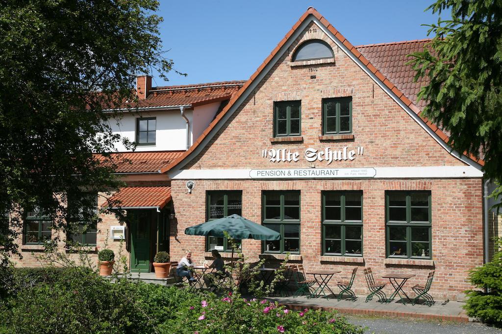 Pension & Restaurant "Alte Schule" Kluis Buitenkant foto
