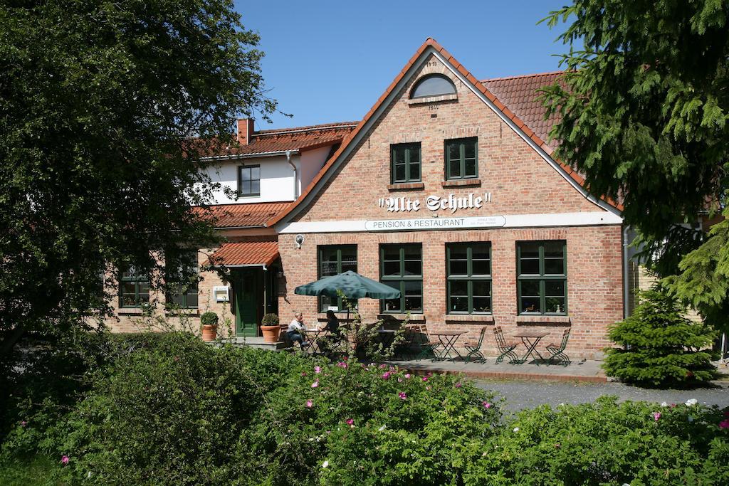 Pension & Restaurant "Alte Schule" Kluis Buitenkant foto